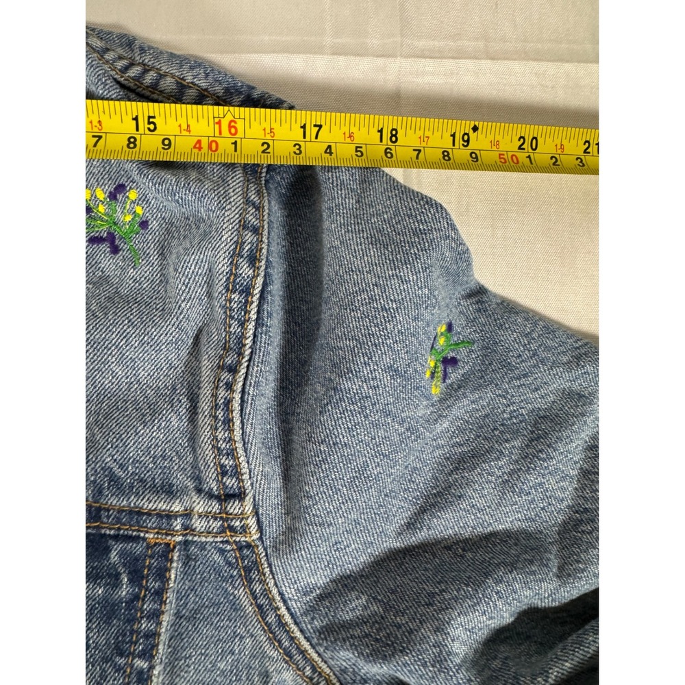 THE GREAT. Embroidered Floral Denim Jacket Light Wash Distressed Raw Hem Size 2 - Picture 4 of 6